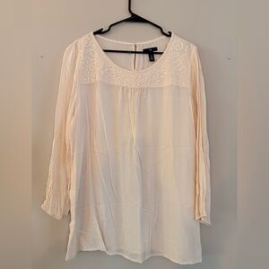 GAP Top
Size XL
Color: Cream
No stains, holes or imperfections 
Smoke free home
